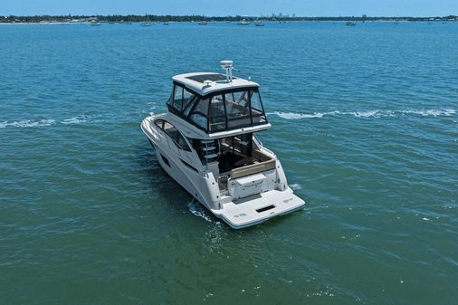 Sea Ray 400 Fly image