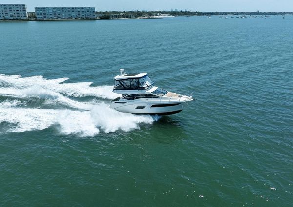 Sea Ray 400 Fly image