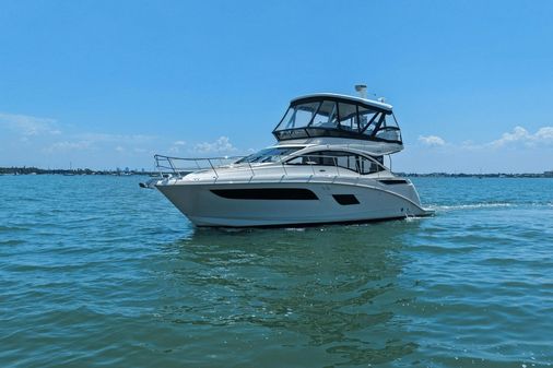 Sea Ray 400 Fly image