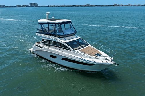 Sea Ray 400 Fly image