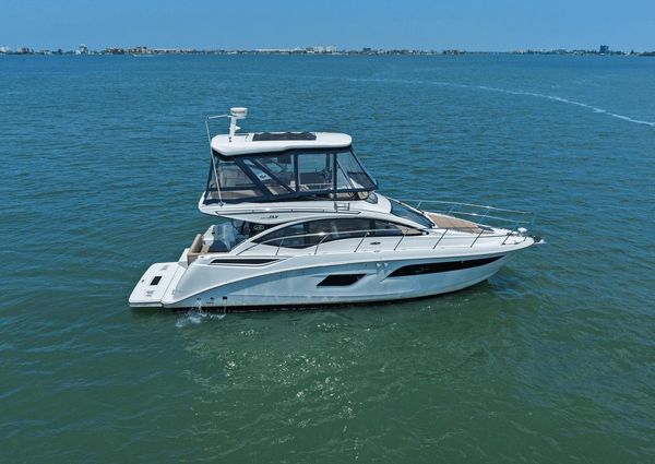 Sea Ray 400 Fly image