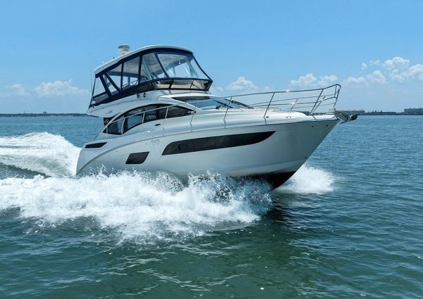 Sea Ray 400 Fly image