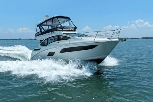 Sea Ray 400 Fly image