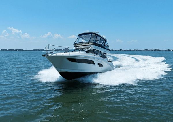 Sea Ray 400 Fly image