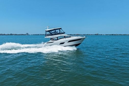 Sea Ray 400 Fly image