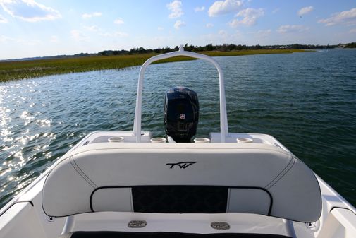 Tidewater 2110 Bay Max image