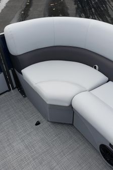 Bentley Pontoons Fish 220 Fish-N-Cruise image
