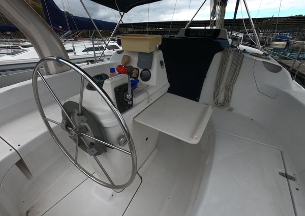 Hunter 310 image