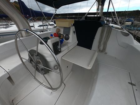 Hunter 310 image