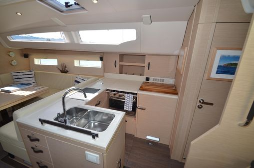 Jeanneau Yacht 51 image