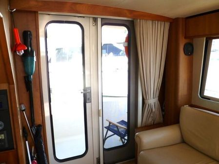 Mainship Flybridge Fast Trawler 34' image