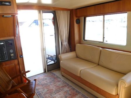 Mainship Flybridge Fast Trawler 34' image