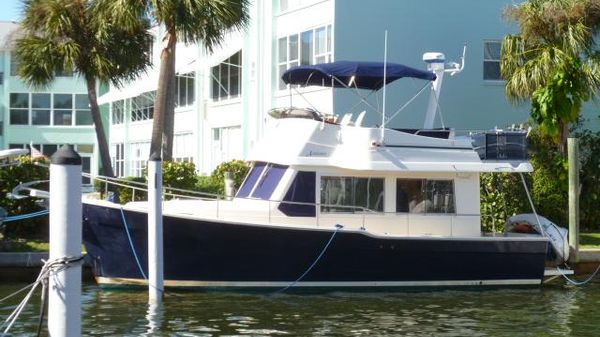 Mainship Flybridge Fast Trawler 34'