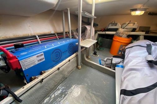 Mainship Flybridge Fast Trawler 34' image