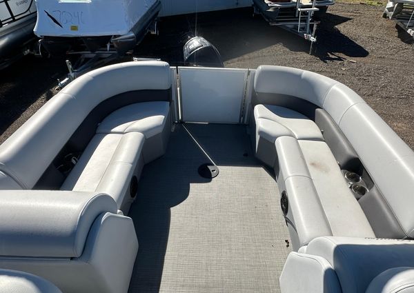 Bentley-pontoons 24-LEGACY image