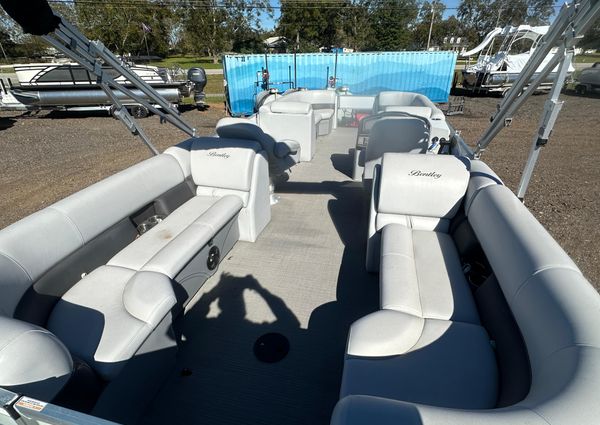 Bentley-pontoons 24-LEGACY image