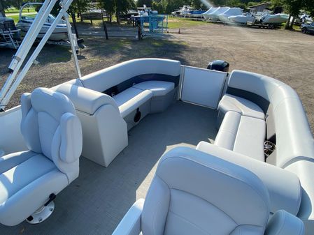 Bentley-pontoons 24-LEGACY image