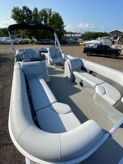 Bentley-pontoons 24-LEGACY image