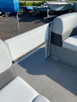 Bentley-pontoons 24-LEGACY image