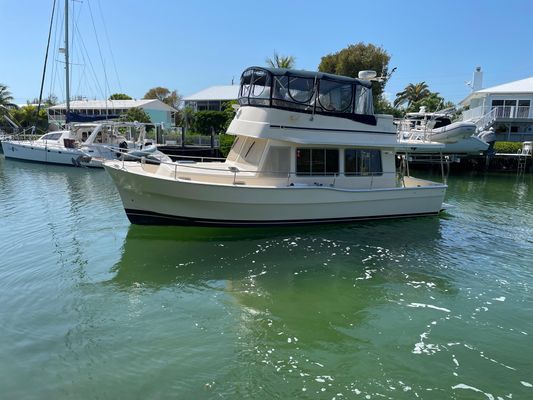 Mainship 400 Trawler - main image