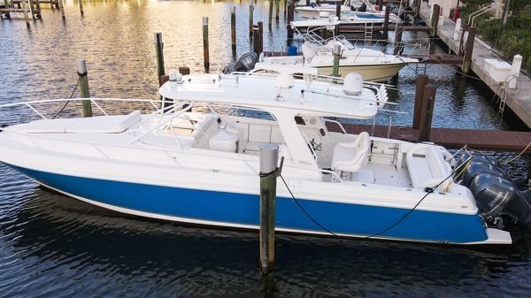 Intrepid 390 Sport Yacht