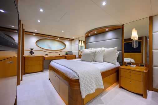 Lazzara Motor Yacht image