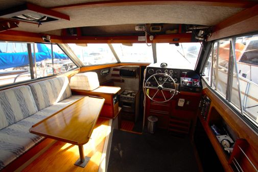 Bayliner 3270 image