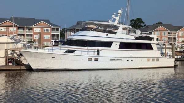 Hatteras Cockpit Motoryacht 