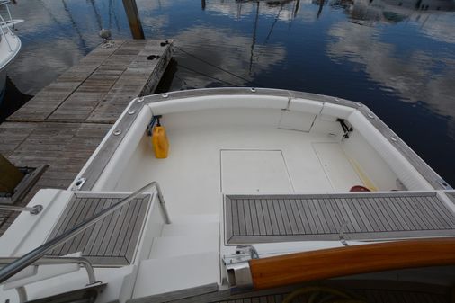 Hatteras Cockpit Motoryacht image