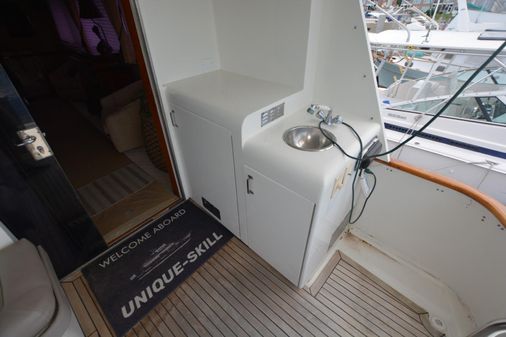 Hatteras Cockpit Motoryacht image