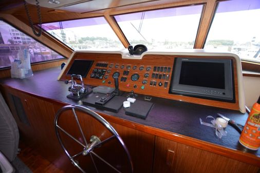 Hatteras Cockpit Motoryacht image