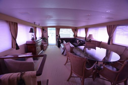 Hatteras Cockpit Motoryacht image