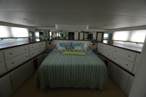 Hatteras Cockpit Motoryacht image