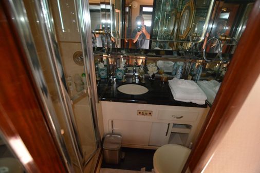 Hatteras Cockpit Motoryacht image