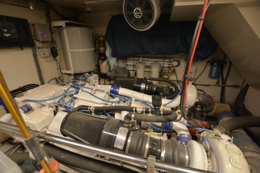 Hatteras Cockpit Motoryacht image