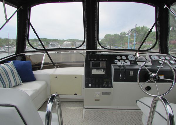 Carver 325-AFT-COCKPIT-MOTORYACHT image