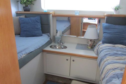 Carver 325 Aft Cabin image