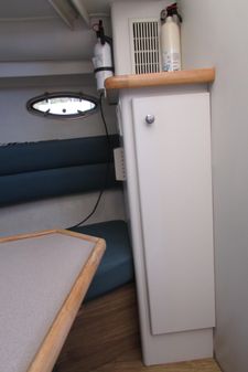 Carver 325 Aft Cabin image