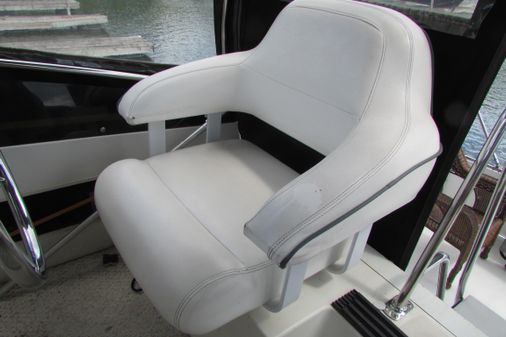 Carver 325-AFT-COCKPIT-MOTORYACHT image