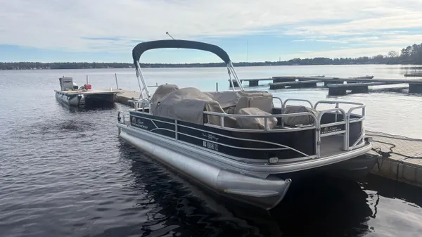 2019 Sun Tracker Fishin' Barge 20 DLX