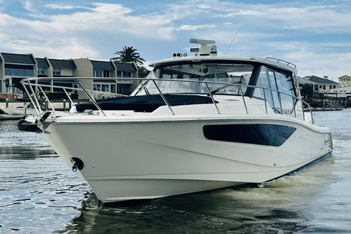 Boston Whaler 405 Conquest image