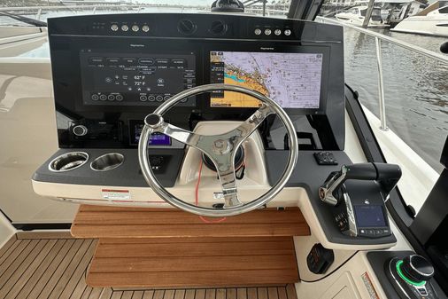 Boston Whaler 405 Conquest image
