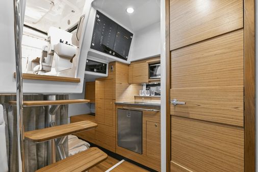 Boston Whaler 405 Conquest image