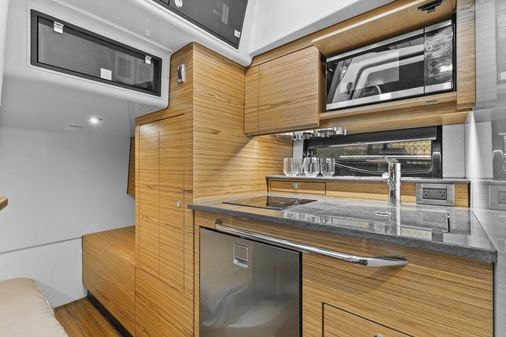 Boston Whaler 405 Conquest image
