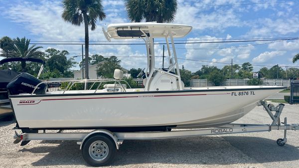 Boston Whaler 210 Montauk 