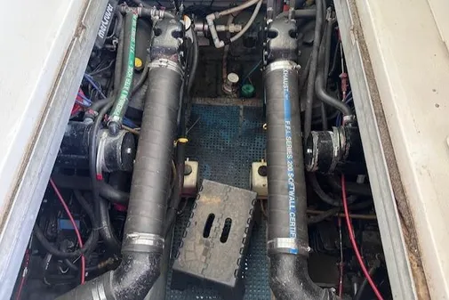 Sea Ray 400 Express Cruiser image