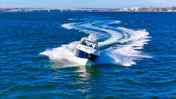 Pursuit OS 325 Offshore
