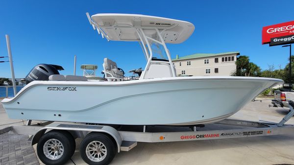 Sea Fox 228 Commander