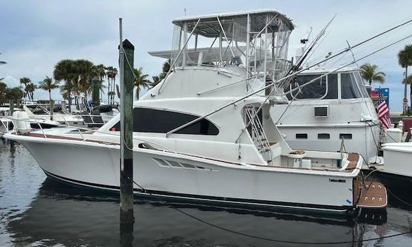 Luhrs Convertible image