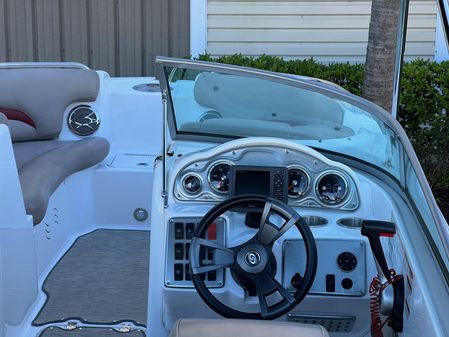 Hurricane SunDeck 2200 DC OB image